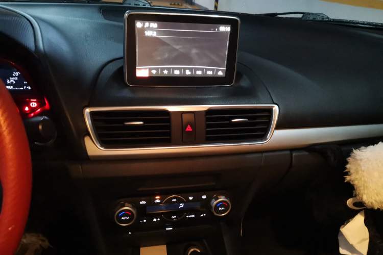 Used Mazda 3 Axela 2014 Sedan 2.0L Automatic Sport Model Audio And AC Panel