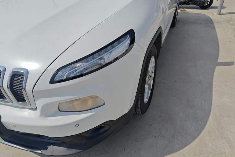 Used Jeep Cherokee 2016 2.0L Superior Edition
