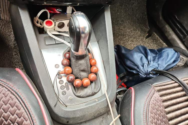 Used Volkswagen Sagitar 2012 1.4TSI Automatic Luxury Edition Gear Lever