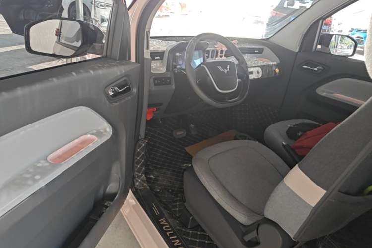 Used Wuling Hongguang MINIEV 2021 Macaron Premium Model – Lithium Iron Phosphate