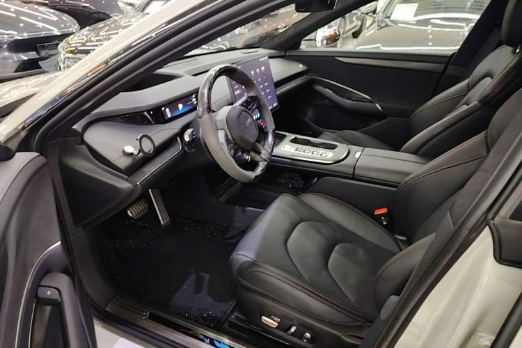 Used Xiaomi Auto SU7 2024 Four-Wheel Drive Ultra-Long Range Advanced Intelligent Driving Max Edition