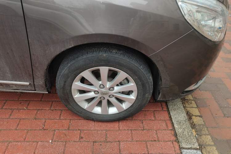 Used Buick GL8 2015 2.4L Luxury Business Premium Edition Right Front Wheel Hub