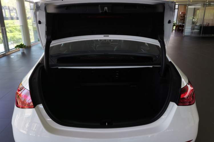 Used Mercedes-Benz C-Class 2024 Facelifted C-Class 260 L Night Edition Sports Version Trunk