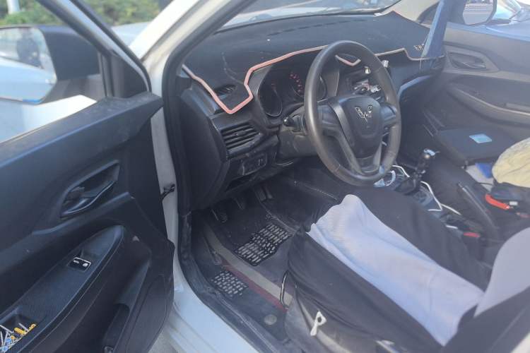 Used Wuling Hongguang 2019 1.5L S Basic Version China VI Standard LAR
