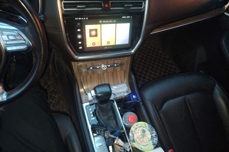 Used Roewe RX8 2018 30T Smart Connectivity Two-Wheel Drive Flagship Edition