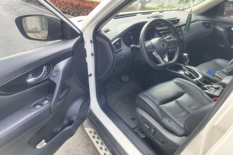 Used Nissan X-Trail 2017 2.5L CVT Leading Edition 4WD Driver Seat