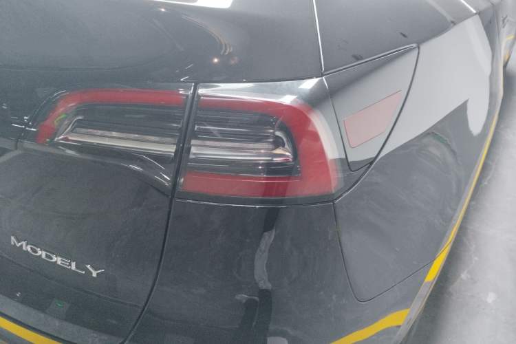 Used Tesla Model Y 2021 Long-Range All-Wheel-Drive Version 3D7