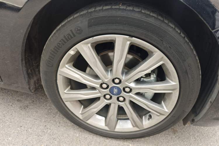 Used Ford Taurus 2019 EcoBoost 245 Premium Edition Right Front Wheel Hub