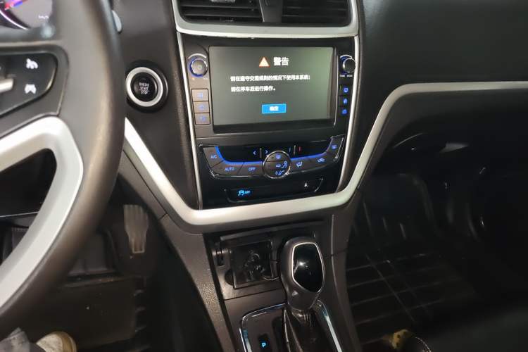 Used Geely Auto Emgrand 2016 Sedan 1.5L CVT Upward Version Audio And AC Panel