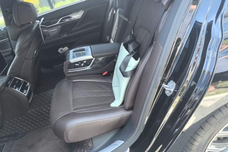 Used BMW 7 Series 2018 730Li Luxury Model Excellence Package Left Rear Seat