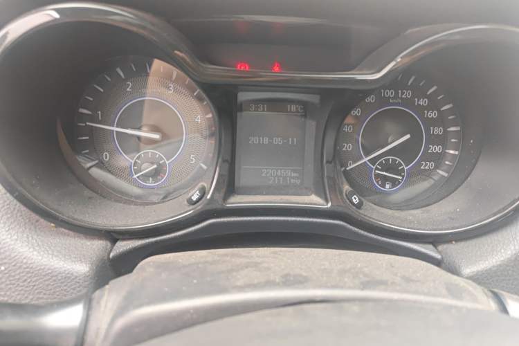 Used JMC Yuhu 3 2018 2.5T Diesel Two-Wheel Drive Advanced Version with Long Wheelbase Odometer Close Up