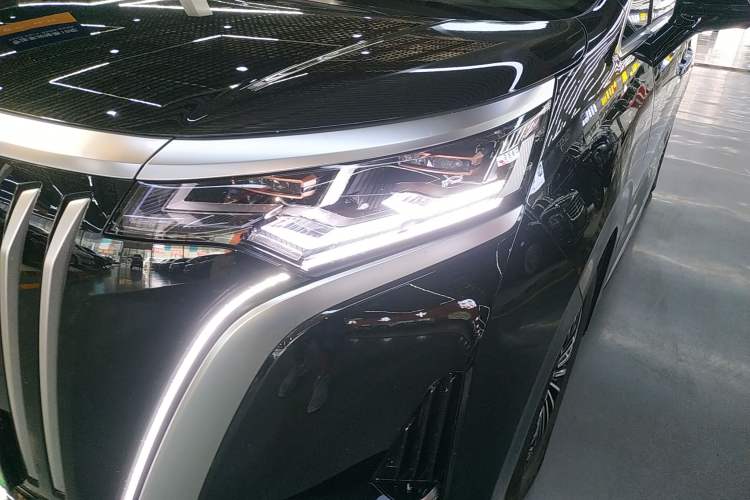 Used Denza D9 2022 EV 600 Four-Wheel Drive Prestige Model Left Front Headlight