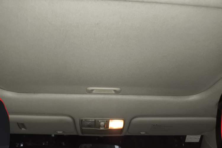 Used Hyundai Verna (older generation) 2010 Sedan 1.4L Automatic Fashionable GT Model Headliner