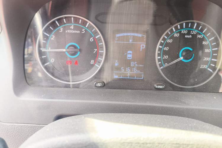 Used FORTHING Joyear XV 2015 1.6L CVT Luxury Model Odometer Close Up