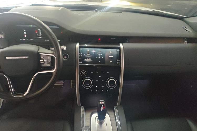 Used Land Rover Discovery Sport 2022 249 PS R-Dynamic S Performance Edition 5 Seats Audio And AC Panel