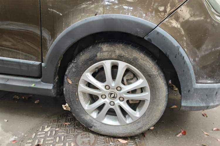 Used Dongfeng Fengon 360 2015 1.5L Manual Comfort 7-Seater China IV Standard Right Front Wheel Hub