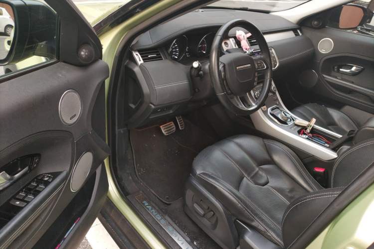 Used Land Rover Range Evoque 2013 2.2T 5-Door Diesel Edition Interior 3