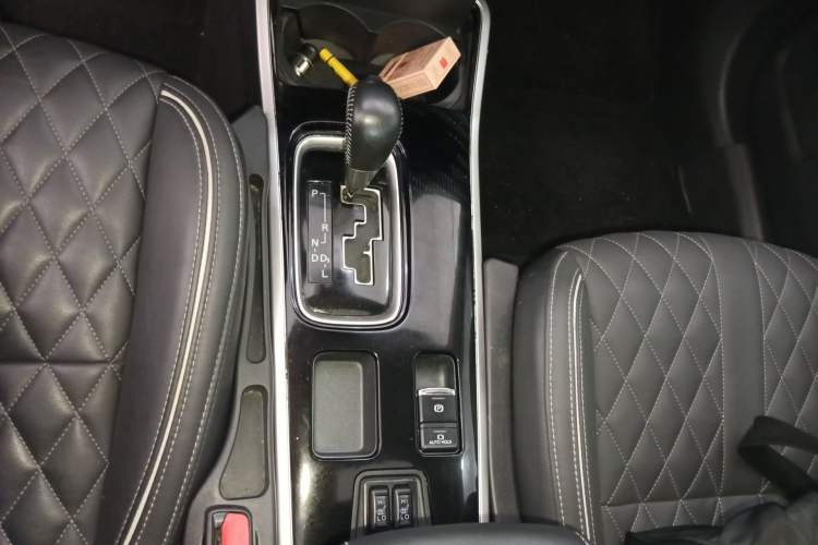 Used Mitsubishi Outlander 2021 Revised Version 2.0L Two-Wheel Drive Enjoyment Edition 5 Seats Gear Lever