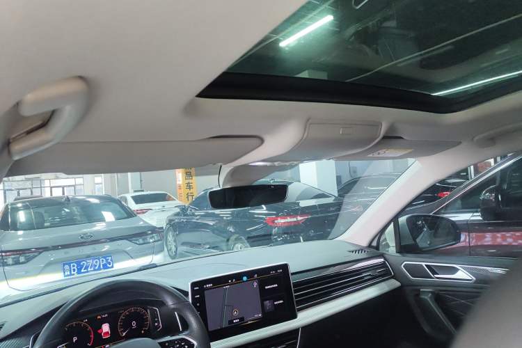 Used Volkswagen Tiguan L 2023 330TSI Automatic Two-Wheel Drive R-Line Enjoyment Edition
