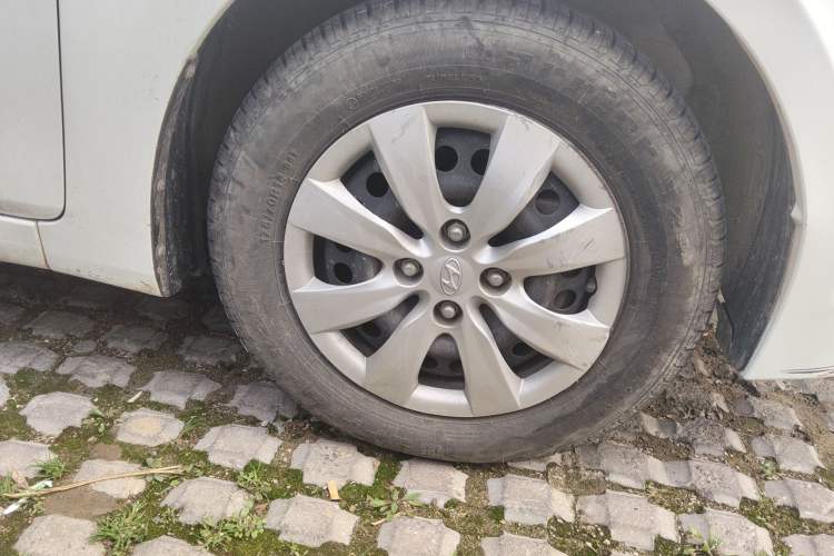 Used Hyundai Verna (older generation) 2014 1.4L Manual Smart GLS Trim
