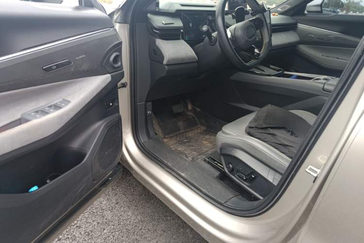 Used Lynk & Co 08 EM-P 2023 245km Ultra-Long Range Halo
