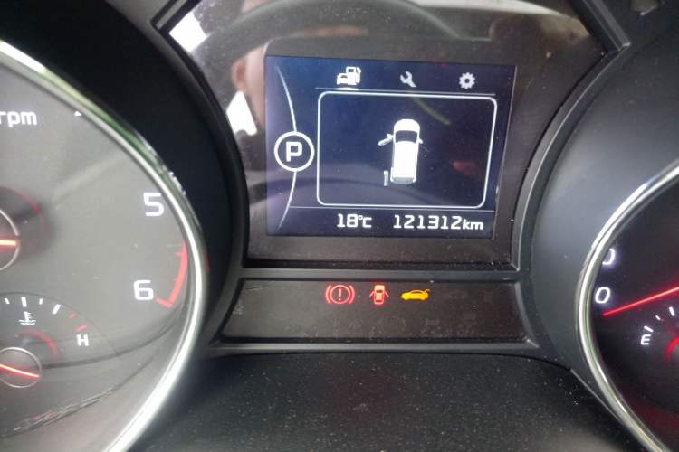 Used Kia Carnival 2015 2.2T Luxury Edition China IV Odometer Close Up