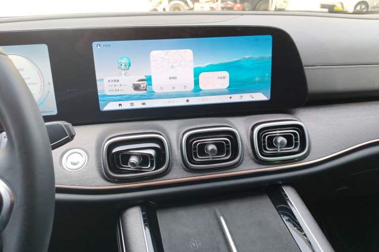 Used Chery Tiggo 9 2023 2.0T Dual-Clutch Two-Wheel Drive Luxury Edition 7 Seats Audio And AC Panel