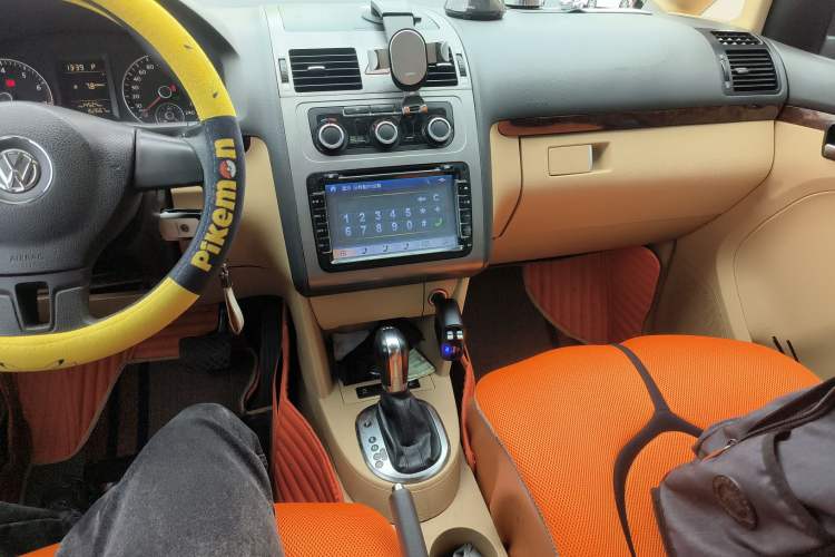 Used Volkswagen Touran 2013 1.4T DSG Comfort Edition 5-Seater Audio And AC Panel