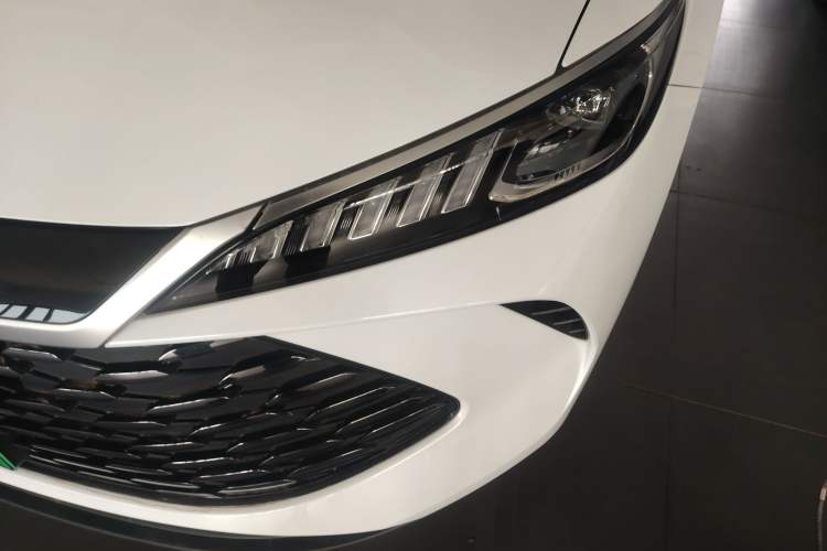 Used BYD Qin PLUS 2025 DM-i Smart Drive 55KM Leading Model
