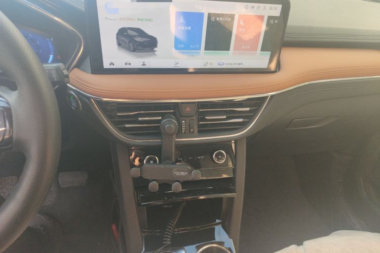 Used Ford Escape 2020 EcoBoost 245 Four-Wheel Drive Luxury Edition Audio And AC Panel