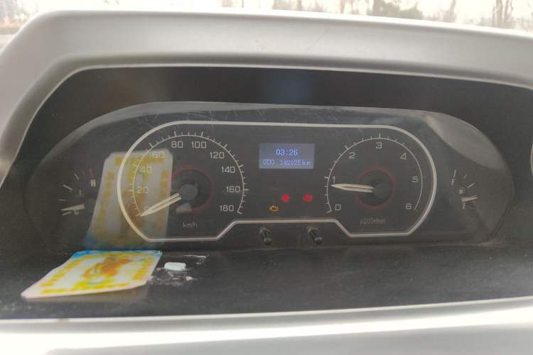 Used SAIC MAXUS Xintu V80 2016 2.5T Manual Aoyuntong National IV Short Wheelbase Mid-Roof 6-Seater