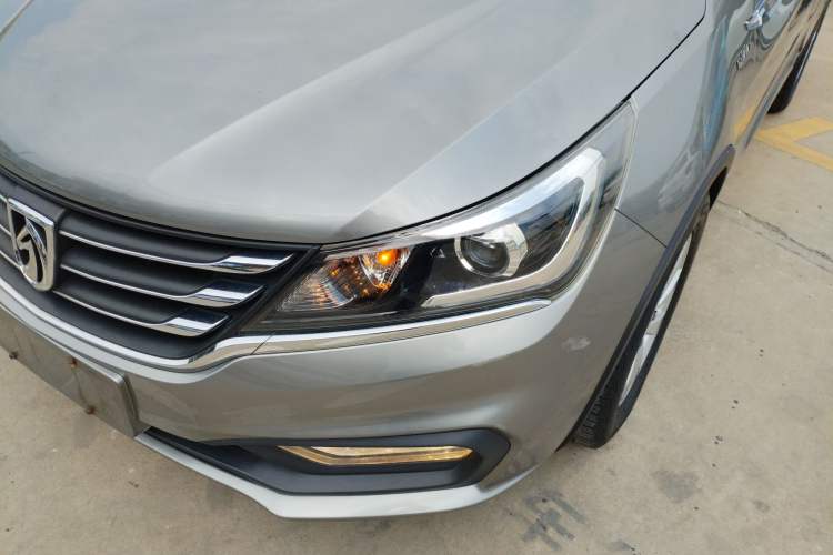 Used Baojun 310W 2017 1.5L Manual Fashion Model China V