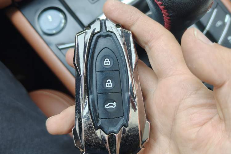 Used Zotye SR9 2017 2.0T Manual "Ultimate Heart" Edition