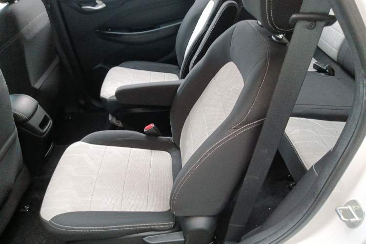Used Wuling Hongguang S3 2019 1.5L Manual Standard Version China VI Standard Left Rear Seat