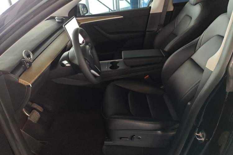 Used Tesla Model Y 2022 Rear-Wheel-Drive Version
