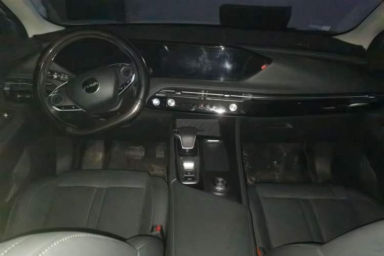 Used Dongfeng Aeolus Huge 2022 Mach Dual-Motor 1.5T MHD Dare-to-Dream Edition Center Console