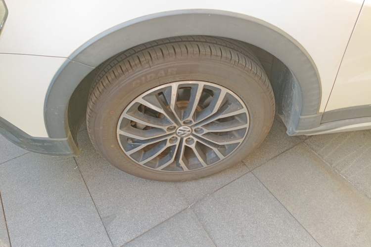 Used Volkswagen Cross Lavida 2014 1.6L Automatic