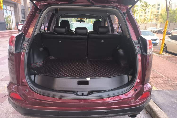 Used Toyota RAV4 2016 2.0L CVT Two-Wheel Drive Fashion Edition China V Standard
