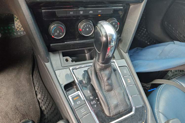 Used Volkswagen Lamando 2017 230TSI DSG Fashion Edition
