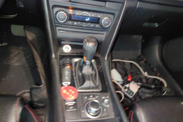 Used Mazda 3 Axela 2017 Sedan 1.5L Automatic Luxury Model Emission Standard China V Gear Lever