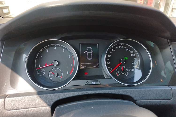 Used Volkswagen Golf 2017 1.6L Automatic Comfort Million-Vehicle Anniversary Edition