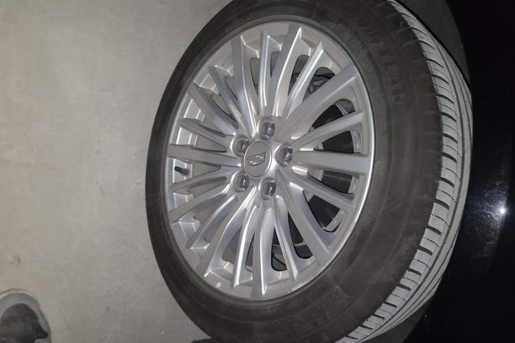 Used Cadillac CT6 2022 28T Luxury Edition Right Front Wheel Hub