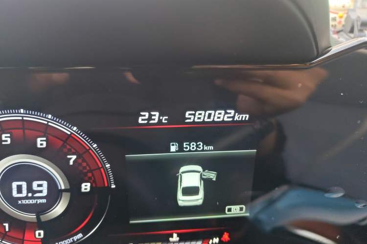 Used Hyundai Elantra 2022 1.5L CVT LUX Prestige Edition Odometer Close Up