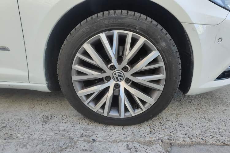 Used Volkswagen FAW-Volkswagen CC 2018 1.8TSI Luxury Model Right Front Wheel Hub