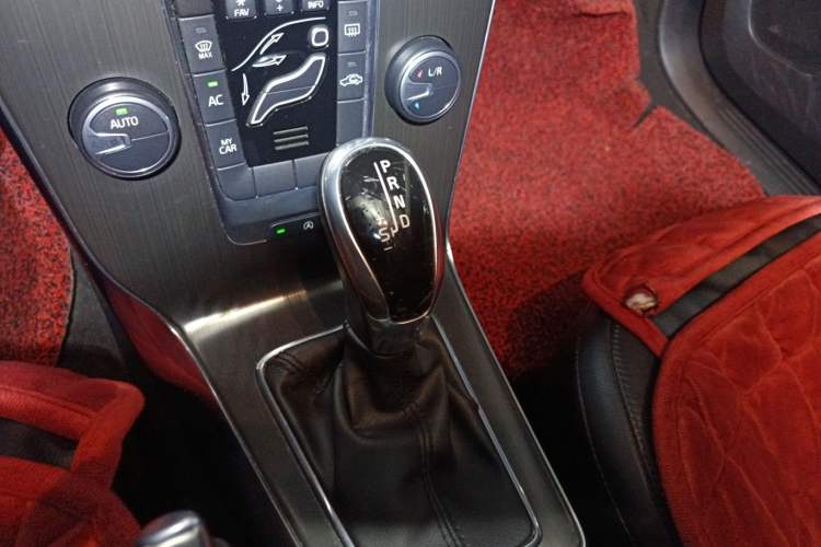 Used Volvo V40 2015 1.6T Zhiyi Edition