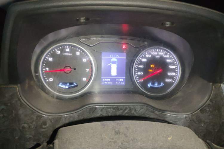 Used JAC Refine M4 2016 2.0L Manual Luxury Smart Version
