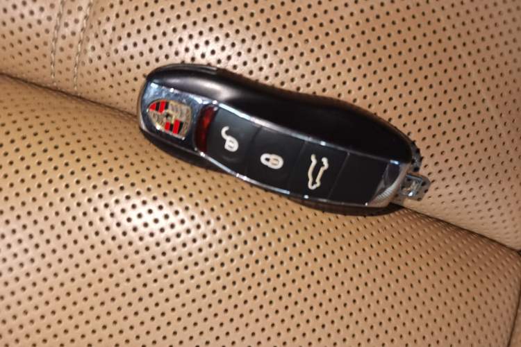 Used Porsche Cayenne 2015 3.6L automatic transmission U.S. specification Vehicle Key