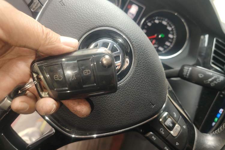 Used Volkswagen Tiguan L 2017 380TSI Automatic All-Wheel-Drive Luxury Edition Vehicle Key