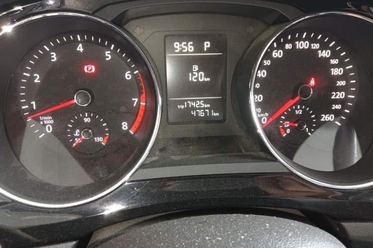 Used Volkswagen Sagitar 2017 230TSI Automatic Comfort Version Odometer Close Up