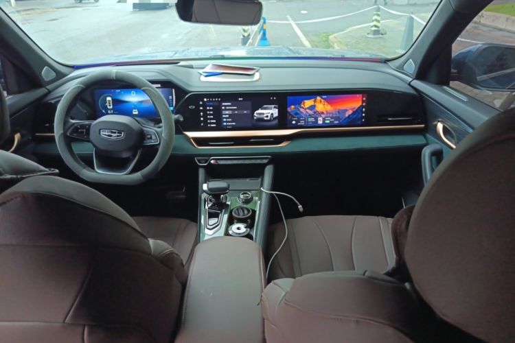 Used Geely Auto Monjaro L 2023 2.0TD High-Power Automatic Two-Wheel Drive Flagship Version Center Console